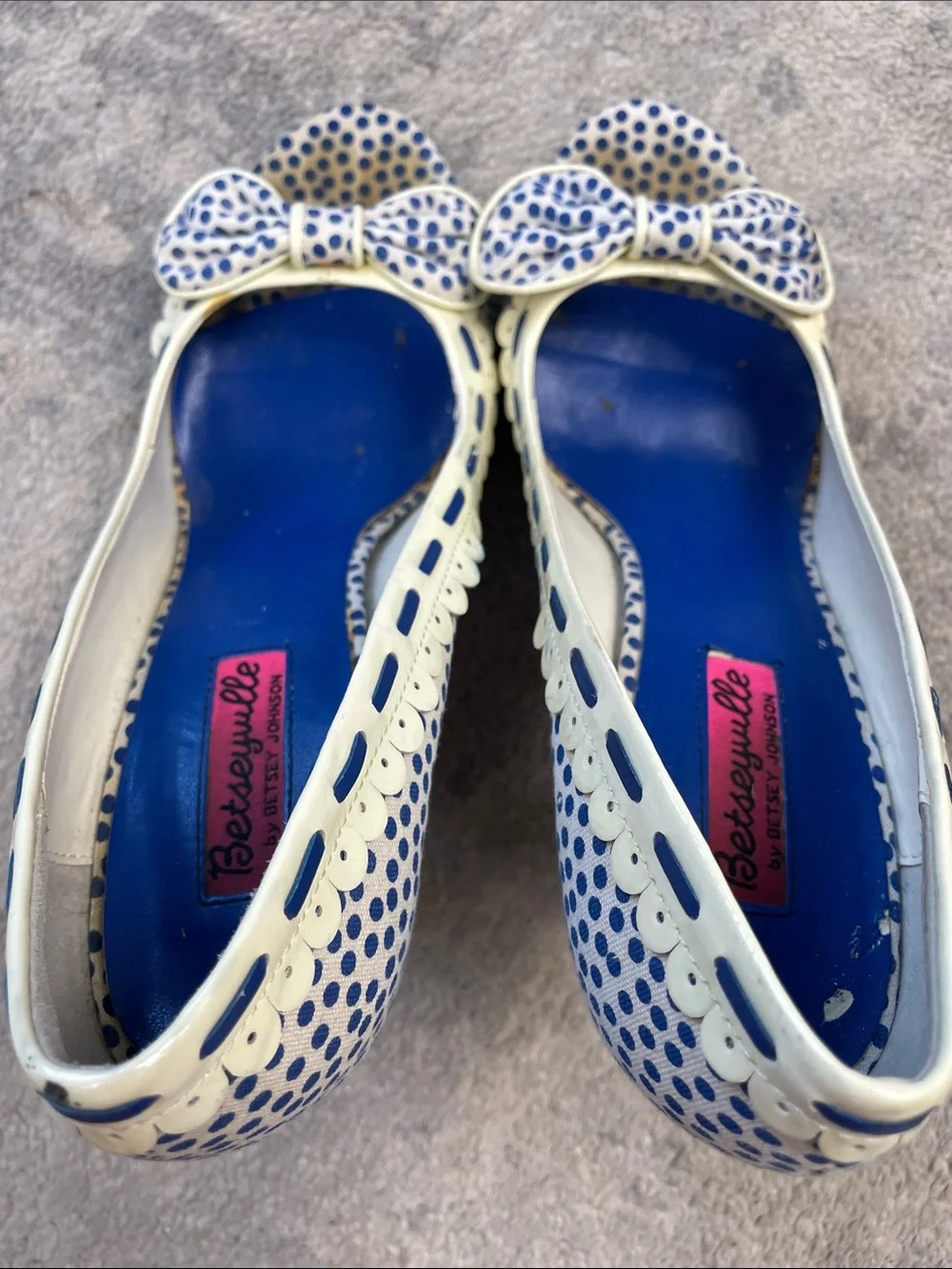 Betseyville Betsey Johnson Valyn Blue White Polka Dot Pumps Retro Bow Sz 9.5